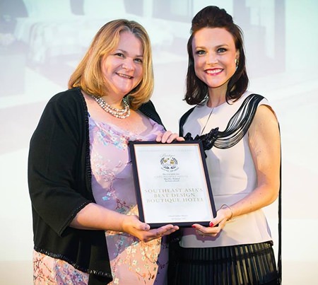 Cape & Kantary Hotels UK Sales Manager Deborah Haw (left) receives the “2015 Southeast Asia’s Best Design Boutique Hotel” award on behalf of Cape Nidhra Hotel, Hua Hin from Boutique Hotel Award’s specialist panel member and Fusion Interiors Group Managing Director Hilary Lancaster (right) during the annual World Boutique Hotel Awards ceremony held recently in London.
