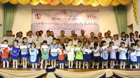 The Sattahip Naval Base handed out more than 1.4 million baht in scholarships to children of navy personnel and government officials.