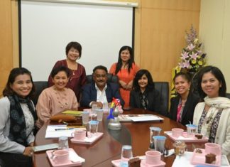 Wannapa Wannasri (2nd left) and Pratheep Malhotra (3rd left) meet with the Pattaya Educational Development Committee to discuss how to choose 2 worthy Pattaya students to receive an education at Bromsgrove International School in Bangkok.