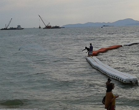 With access to deeper water, in theory these buoys allow for better fishing than throwing a net from shore.