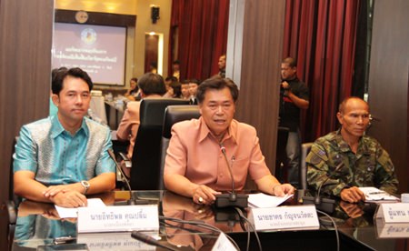 (L to R) Mayor Itthiphol Kunplome, Banglamung District Chief Chakorn Kanchawattana, and Maj. Somkiet Suemklang from Military Base 14 announce extra security measures in Pattaya following last Friday’s Paris attacks.