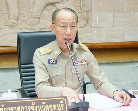 Chonburi Governor Khomsan Ekachai chairs a meeting aimed at zoning the city in line with the National Council for Peace and Order’s wishes.