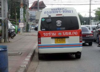 Minivan operators have set up a station on South Pattaya Road near Sukhumvit, causing traffic snarls near the lights.