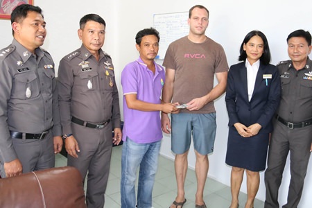 Chatchai Janmongkol returns the lost cash to Canadian Travis Switucka.