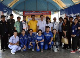 Public Health Ministry Inspector-General Tharet Karatnairariwong expressed approval of Banglamung District’s efforts to ensure maritime safety whilst visiting the Sea Rescue Center at Bali Hai Pier.
