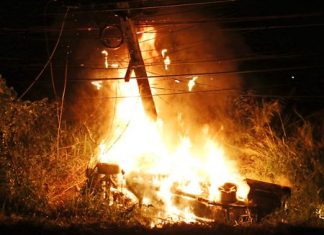 22-year-old Kittisak Karutngam was lucky to escape with his life when his speeding vehicle crashed into an electric pole and burst into flames.