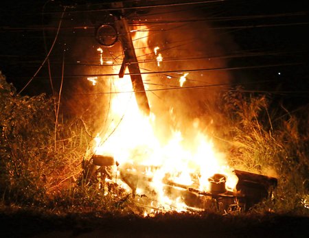 22-year-old Kittisak Karutngam was lucky to escape with his life when his speeding vehicle crashed into an electric pole and burst into flames.