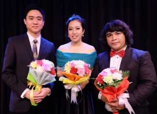 (From left) Jak Cholvijarn, Manasanun Aksornteang and Morakot Cherdchoo-ngarm pose for a photo at Ben’s Theatre. (Photo: Kittiphong ‘Ohm’ Klabprathum)
