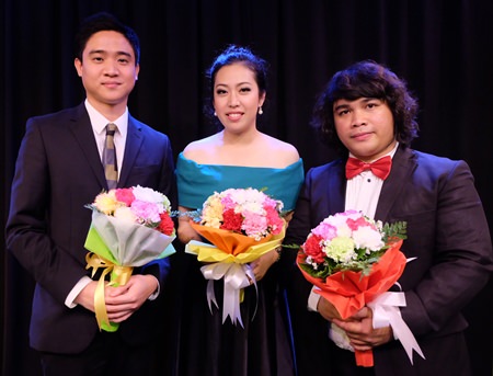 (From left) Jak Cholvijarn, Manasanun Aksornteang and Morakot Cherdchoo-ngarm pose for a photo at Ben’s Theatre. (Photo: Kittiphong ‘Ohm’ Klabprathum)
