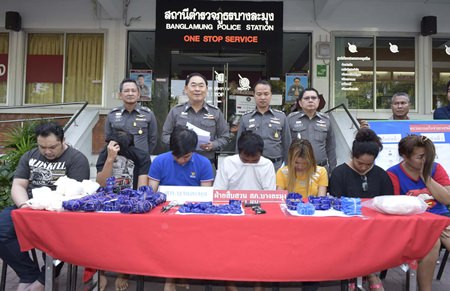 Pattaya-area police arrested seven people and seized 76,000 methamphetamine tablets in a series of arrests aimed at breaking up a local drug-dealing network.