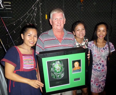 Winner Paul Bartlett (2nd left) celebrates with Tac, Aom and Alex.