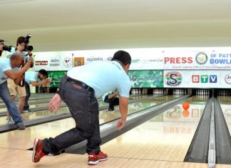 Journalists go bowling for scholarship funds