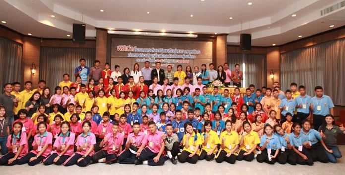 Deputy Mayor Wutisak Rermkitkarn and students from 13 schools in the greater Pattaya area took part in the project.