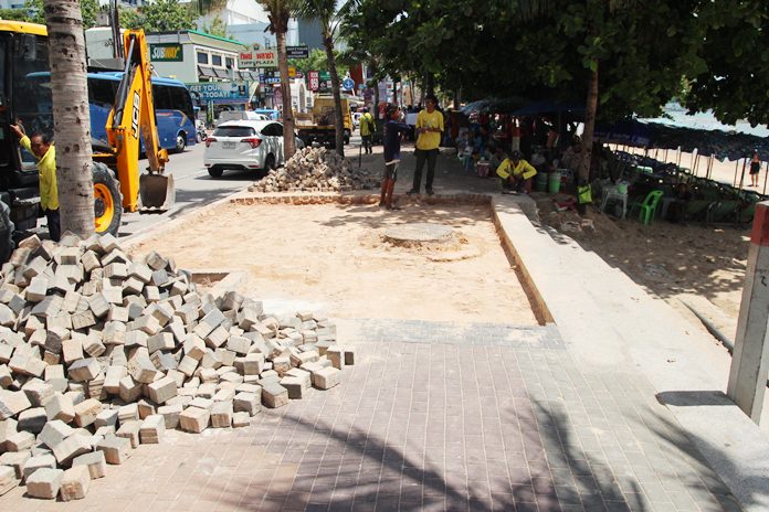 New drainage outlets are being created by cutting through the footpath near Soi 9, Central Festival, and Soi 10 Pattaya Beach Road.