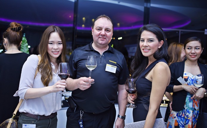 (L to R) Ganya Aparaks, membership, event and key account manager at GTCC, Ralf Alber, managing director of Guehring (Thailand) Co., Ltd., and Shanya Termsinwanich, sales manager at Grand President by Kingston Hotels Group.