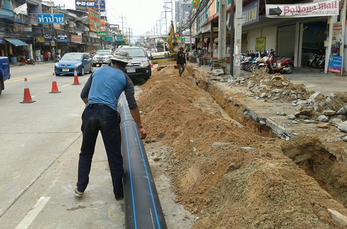 Workers have been replacing old water pipes along Thepprasit Road with new, larger ones.