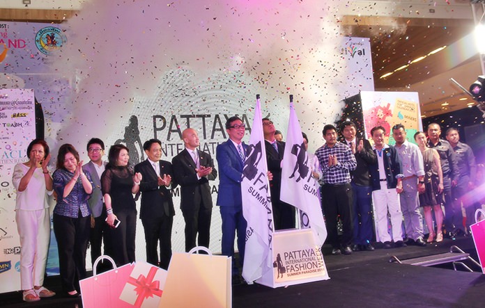 Wiboon Nimitwanit, director of the Business and Tourism Investments Division, TAT Pattaya and several other guests of honor joined for the opening of Pattaya International Fashion Week 2016.