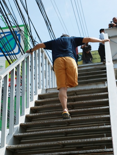 While he can use both hands to help him climb the stairs, where are his crutches?