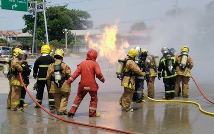 Prevention and Mitigation Department workers from Chonburi demonstrate how to extinguish burning chemicals.