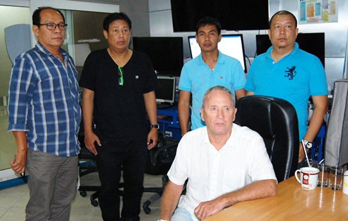 Donald Charles Frances denies it is him wanted on a Pattaya Provincial Court warrant for a 300,000 baht fraud.