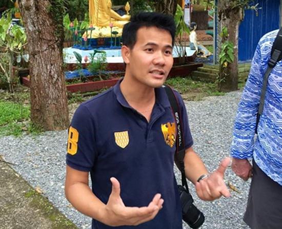 Pasit Foobunma of ‘See Thailand through Thai Eyes’ shares stories of Buddha at Wat Chak Yai (Buddhist Park in Chanthaburi Province) with his PCEC group.