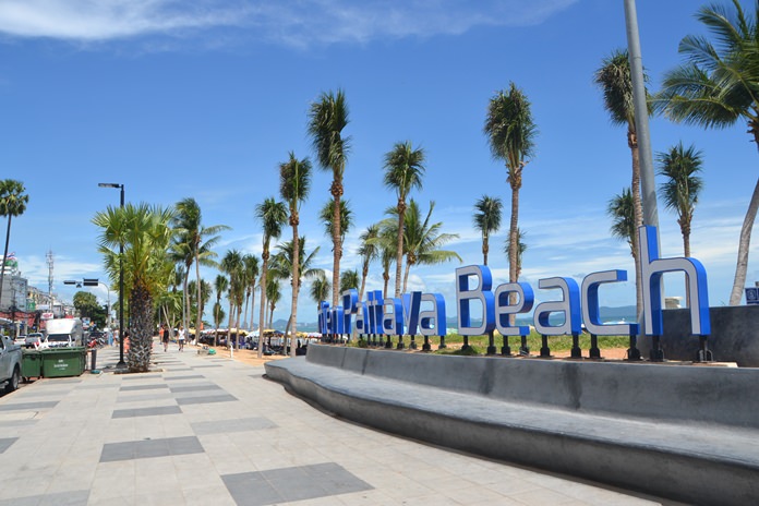 The transformation of Jomtien Beach continues with Pattaya City Hall planting more than 50 palm trees to beautify the shoreline. 