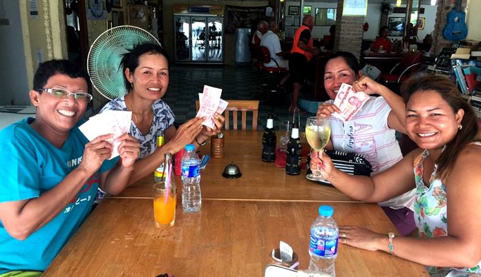 Happy Billabong lady golfers.