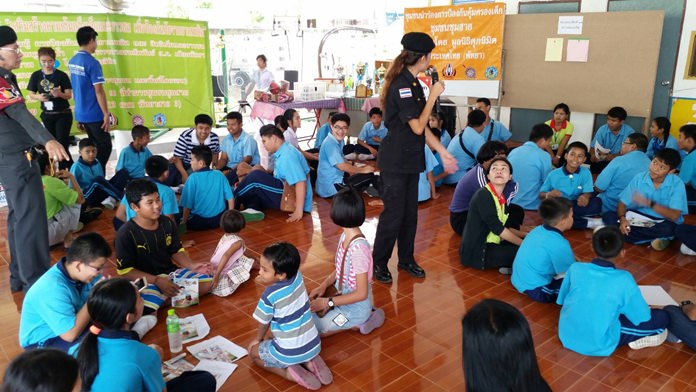Chumsai Community students participate in fun activities to learn about the dangers of illicit drugs.