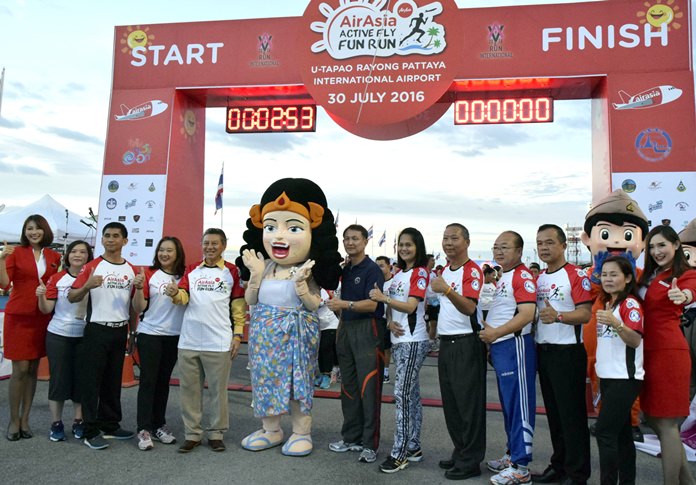 Athletes and officials pose at the start line prior to the Asia Active Fly Fun Run 2016 at U-Tapao International Airport, Saturday, July 30.