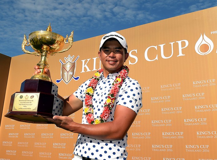 Chinese Taipei’s Chan Shih-chang lifts the King’s Cup trophy after winning the jointly sanctioned Asia and European Tour tournament at Phoenix Gold Golf and Country Club in Pattaya, Sunday, July 31.