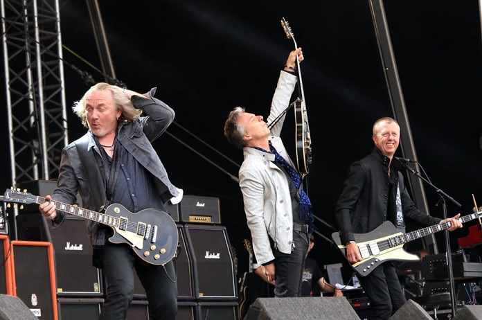 The Thunder guitar front row giving it their all.