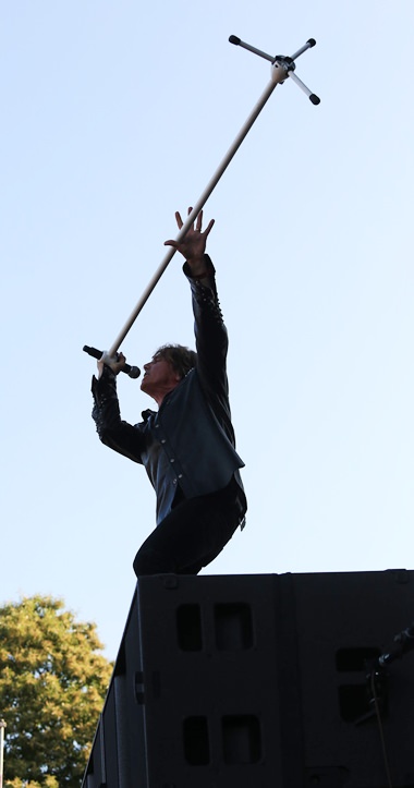 Joey Tempest of Europe strikes an iconic rock’n’roll pose.