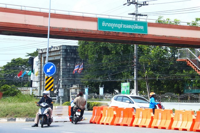 Driver arrogance reached a new level in Pattaya when motorcyclists moved barriers blocking a dangerous U-turn because they didn’t want to travel the short distance to a safe turn.