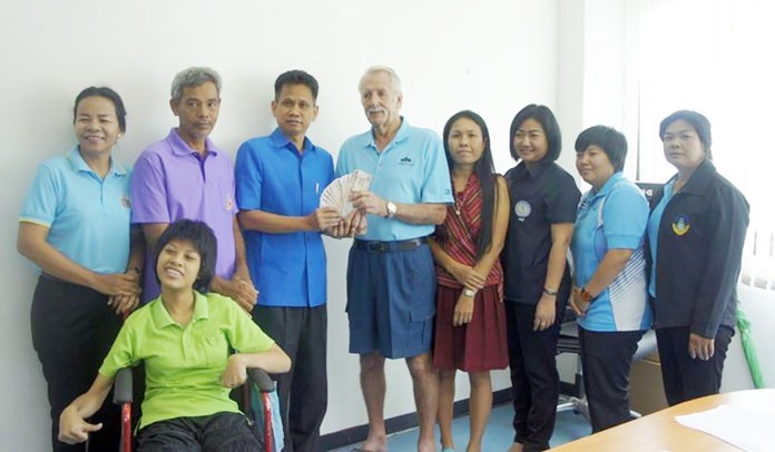 William Macy and Liab Chaiinsun, representatives of the Billabong Golf Club, hand over 60,000 baht to support Nongprue Municipality’s Social Welfare Fund for disabled children.
