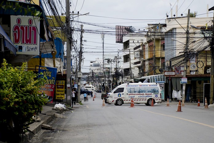 Authorities direct traffic after last week’s explosions in Hua Hin, Friday, Aug. 12. (AP Photo/Penny Yi Wang)
