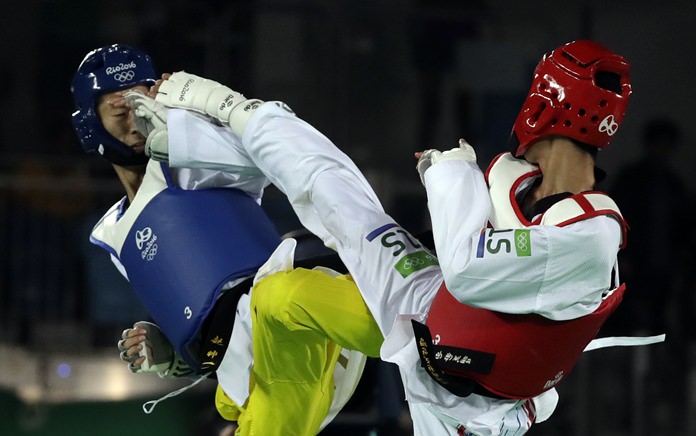 Zhao Shuai of China, left, and Tawin Hanprab of Thailand compete in the Men's Taekwondo 58-kg final at the 2016 Summer Olympics in Rio de Janeiro, Brazil, Wednesday, Aug. 17. (AP Photo/Andrew Medichini)