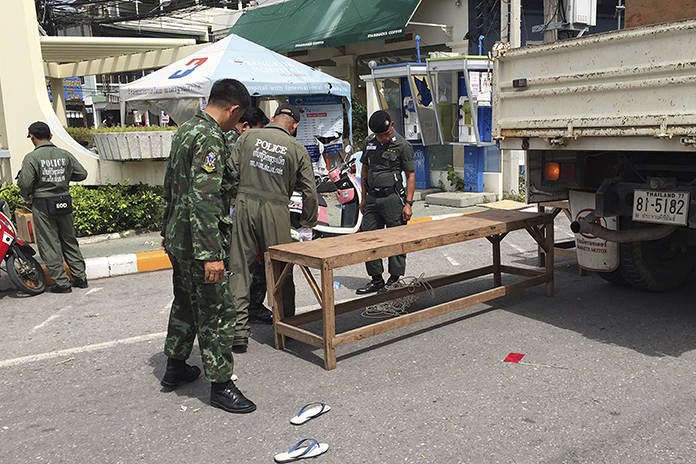 Bombings in Thailand target tourist cities, killing 4 people