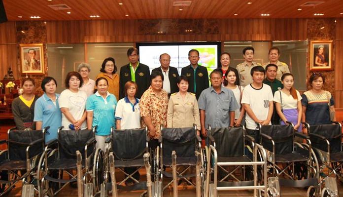 Pattaya’s Welfare and Social Security Department donated more than 50,000 baht in equipment to assist disabled residents. (Photo: PPRD)