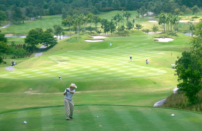 Dan Oshiro drives the magnificent 15th at St. Andrews.