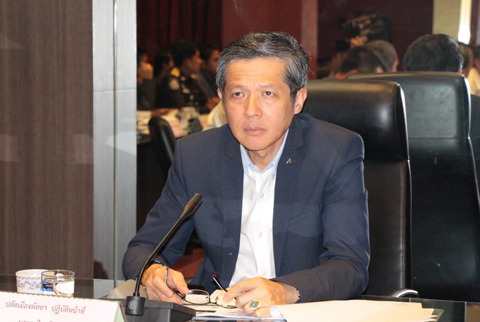 Acting Mayor Chanapong Sriviset chairs a recent meeting where all facets of Pattaya’s traffic problems were brought up.