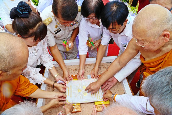 Sattahip Temple broke ground on its new Prapariyuttithamma learning building with community members coming together to donate 2 million baht for its construction.