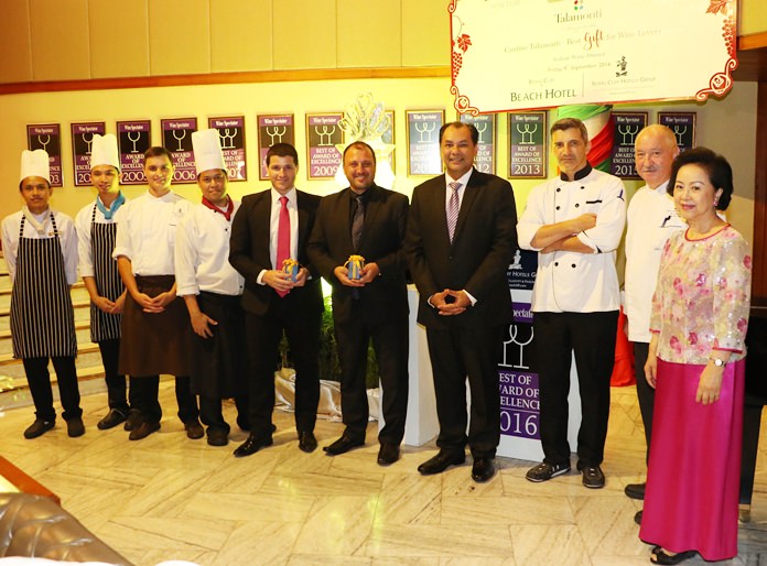Accolades for the ‘Amazing’ Executive Chef Walter Thenisch (2nd right) and his culinary team. 