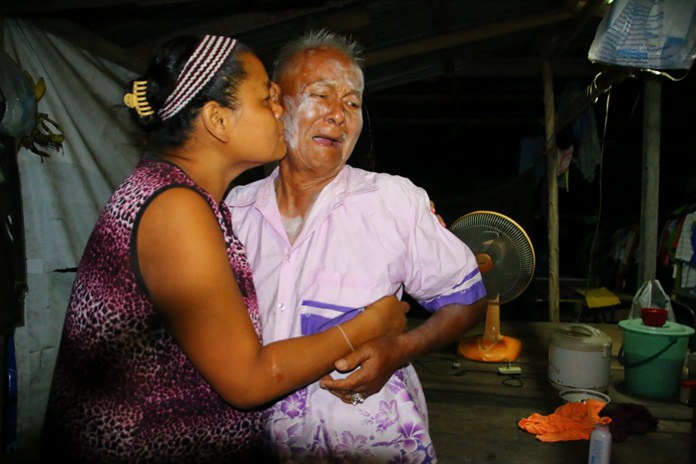 Tears of joy when Alzheimer’s victim Chalerm Sukki is returned home after having gone missing for 2 days.