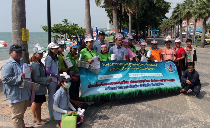 City legal chief Sretapol Boonsawat led Disease Control Department workers to the beach opposite Central Festival Pattaya Beach for another round of rat-reduction routines.