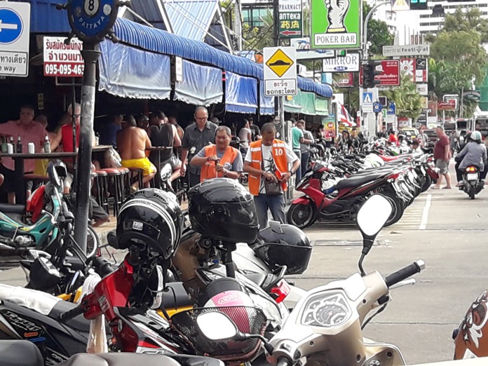 Having chased off all of Pattaya’s street vendors, the city’s top lawyer is now taking aim at motorbike taxis and rentals camped out on public roads and sidewalks.