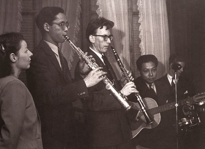 H.M. King Bhumibol Adulyadej and six friends formed “probably the most intricately gadgeted orchestra in Europe,” regularly meeting at his Lausanne villa to play until the dawn hours. The neighnors never complained.