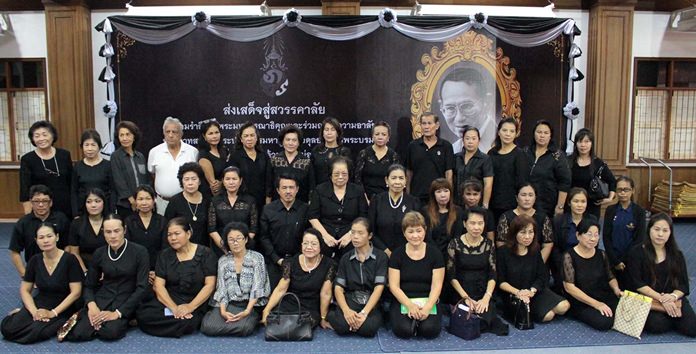 Worshippers at Wat Chaimongkol mourn their beloved King.