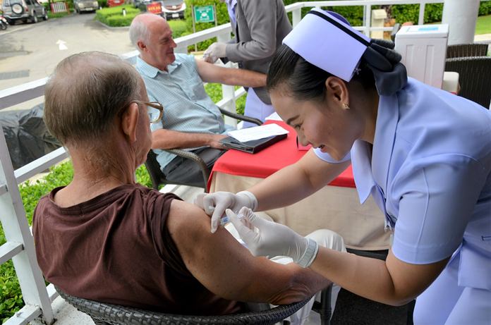 Over 60 members and guests took advantage at the 16 October PCEC meeting to receive this year’s flu vaccination at a discounted price. Some very nice nurses from Phyathai Hospital Sriracha were available to administer the flu shots.