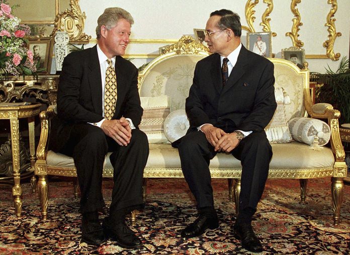 In this Nov. 25, 1996, file photo, U.S. President Bill Clinton, left, meets with His Majesty King Bhumibol Adulyadej at Chitralada Palace in Bangkok. (Pool Photo via AP, File)