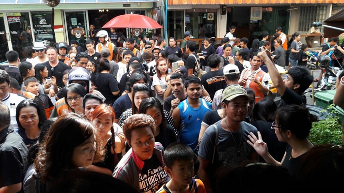 People in Soi Skaw Beach lined up down to Second Road to get a free shirt emblazoned with the Thai numeral 9 for King Rama IX and the text “May I forever be your loyal subject”.